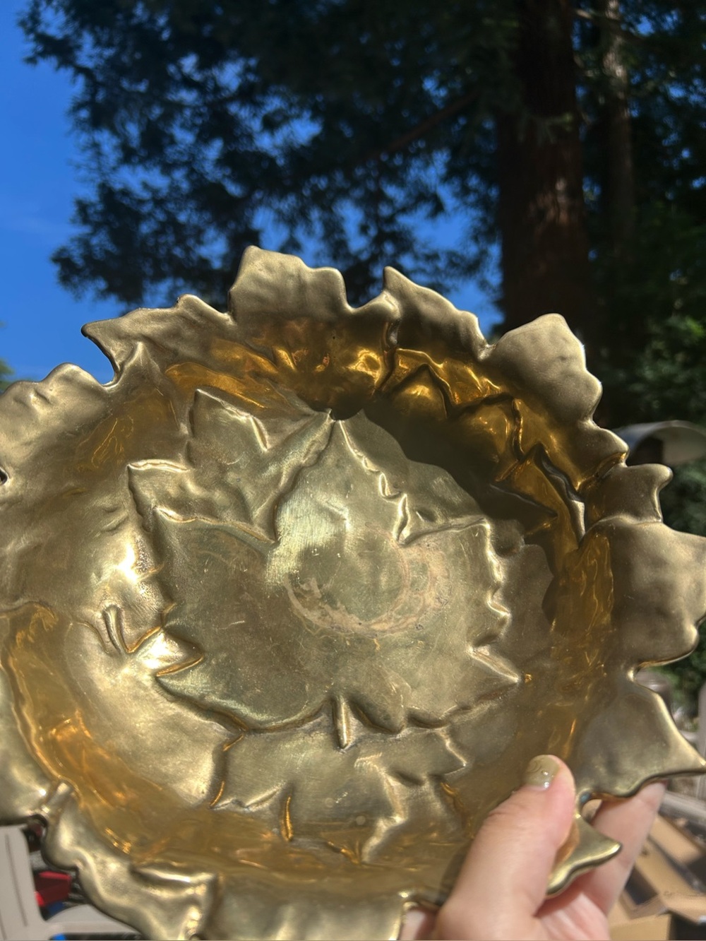 vintage Italian Hollywood Regency gold-leaf shaped decorative pottery dish.